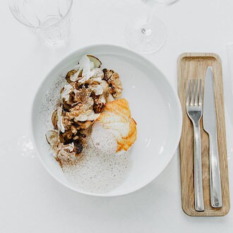 Cabillaud demi-sel, chou-fleur braisé à l'orange, air de noisette, , hi-res title=Cabillaud demi-sel, chou-fleur braisé à l'orange, air de noisette, 